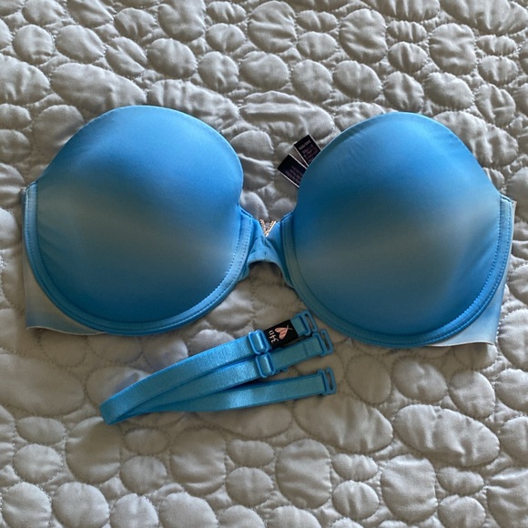 34d Victoria Secret strapless bra with removable straps - Picture 3 of 4